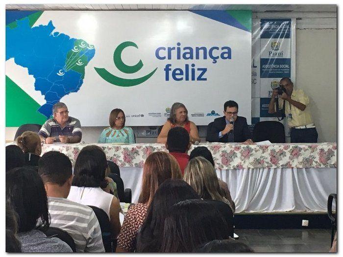 Secretária de assistência social de Inhuma participa de encontro  - Imagem 1