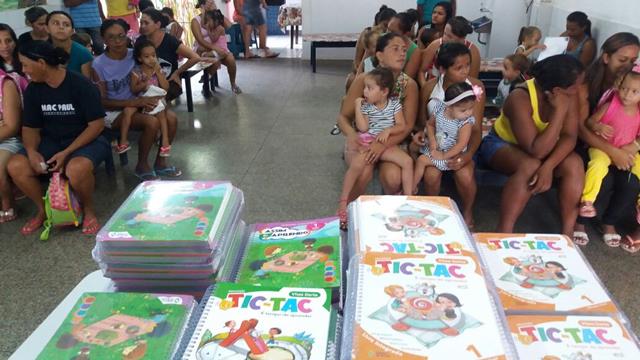 Educação de Pimenteiras distribui livros e uniformes para alunos - Imagem 1