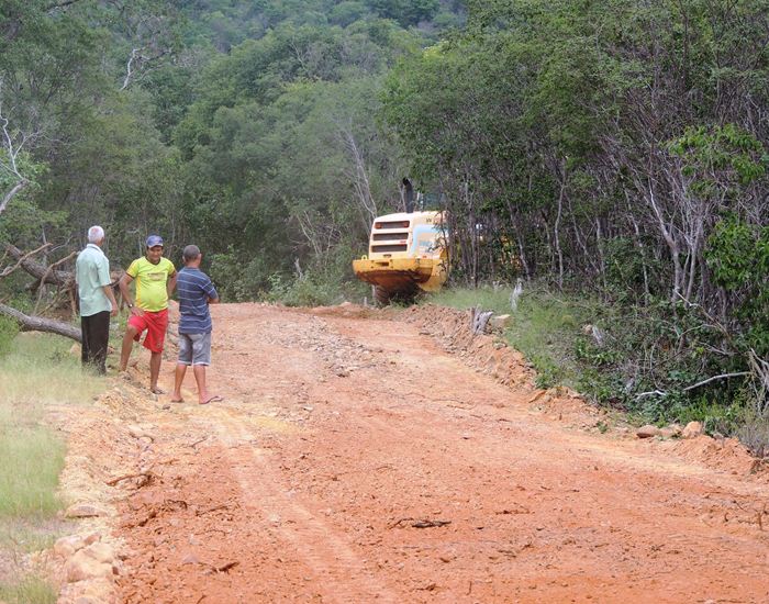 Município inicia recuperação de estrada na zona rural  - Imagem 11
