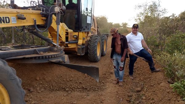 Prefeito continua com recuperação de estadas vicinais - Imagem 2