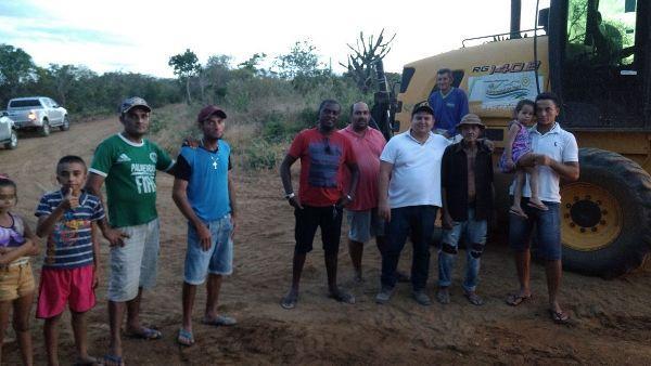 Prefeito continua com recuperação de estadas vicinais - Imagem 5