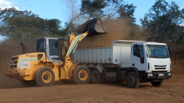 Prefeito continua com recuperação de estadas vicinais - Imagem 9