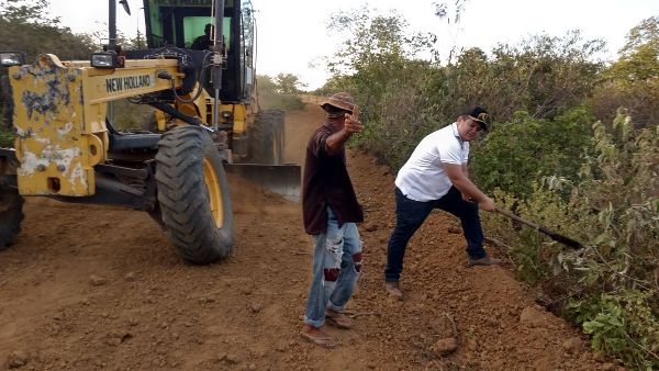 Prefeito continua com recuperação de estadas vicinais - Imagem 4