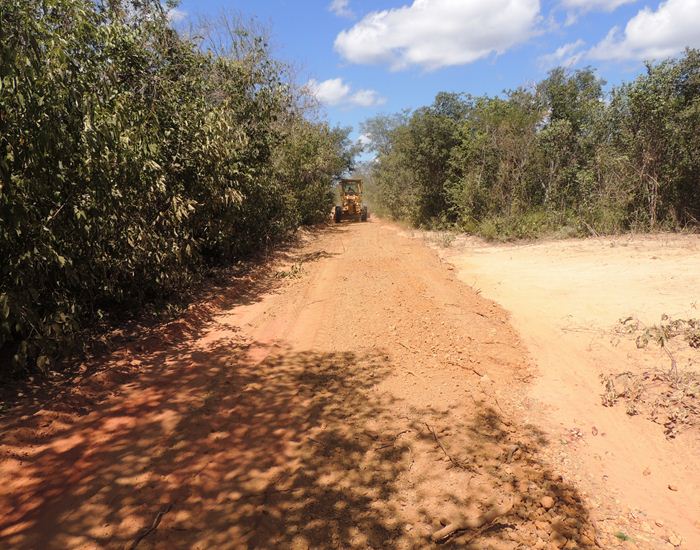 Município dá início a recuperação de estrada ao assentamento   - Imagem 6