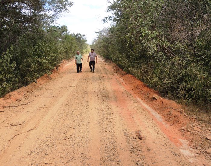 Município dá início a recuperação de estrada ao assentamento   - Imagem 13