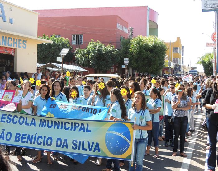 caminhada com alunos reforça o Dia de Combate a Exploração sexual  - Imagem 14