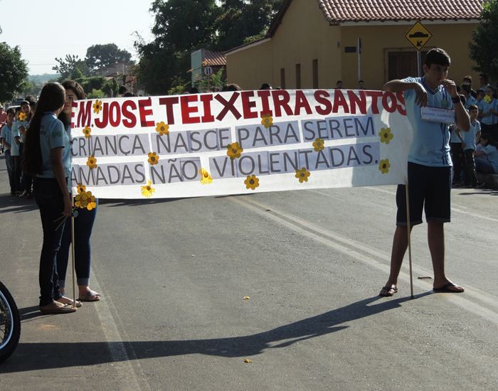 caminhada com alunos reforça o Dia de Combate a Exploração sexual  - Imagem 3