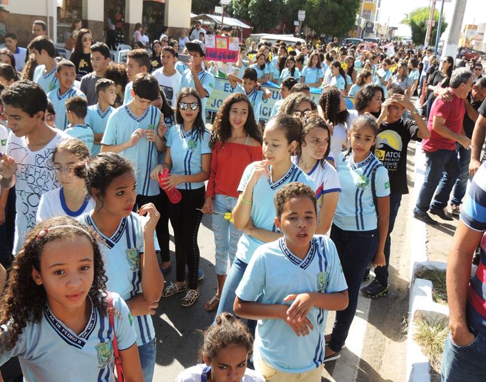 caminhada com alunos reforça o Dia de Combate a Exploração sexual  - Imagem 12