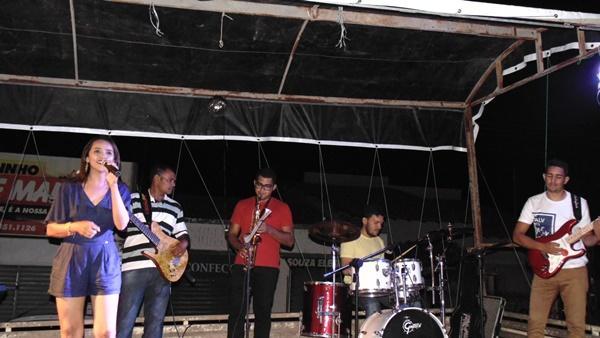 Mães são homenageadas durante evento em praça da cidade - Imagem 44