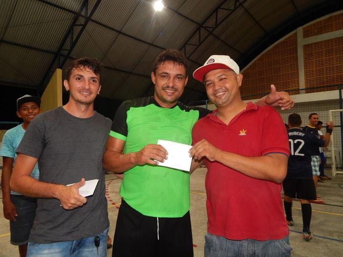 Filho secretário de esportes com assessor Joãozinho e o artilheiro da competição BODIM