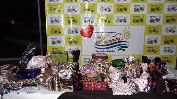 Mães são homenageadas durante evento em praça da cidade - Imagem 27