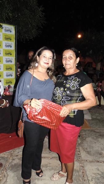 Mães são homenageadas durante evento em praça da cidade - Imagem 37