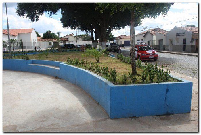 Prefeitura de Inhuma realiza implantação de grama em Praças  - Imagem 15