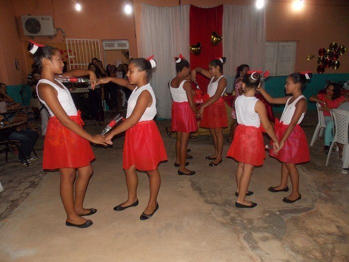 Mães e filhos do SCFV ganham festinha. - Imagem 10