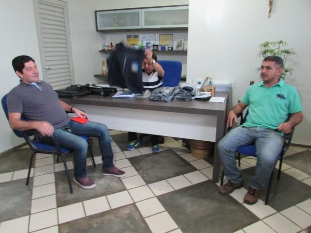 Prefeito Dr.Zé Maria Realiza Entrega de Coletes aos Vigilantes - Imagem 1