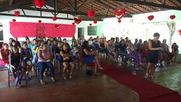 Escolas realizam festa em comemoração ao Dia das Mães - Imagem 1