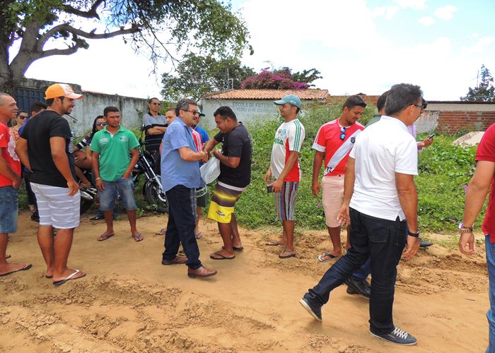Prefeito Alvimar acompanha equipe da FUNDESPI em visita ao estádio - Imagem 3