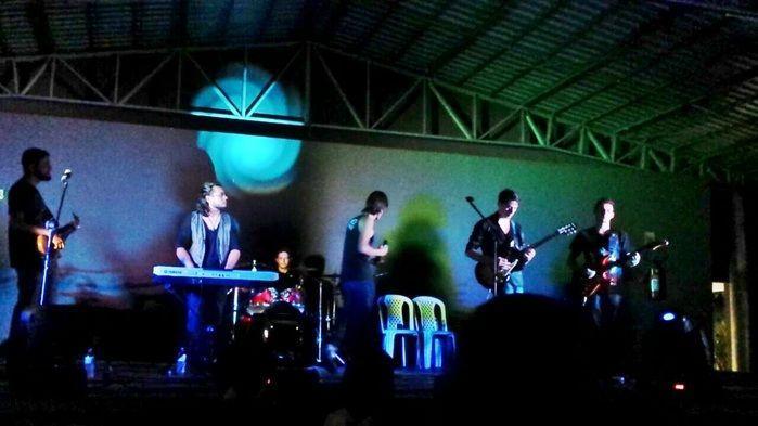 Banda Retrô dá um show em apresentação no Moto Fest em Piripiri - Imagem 3