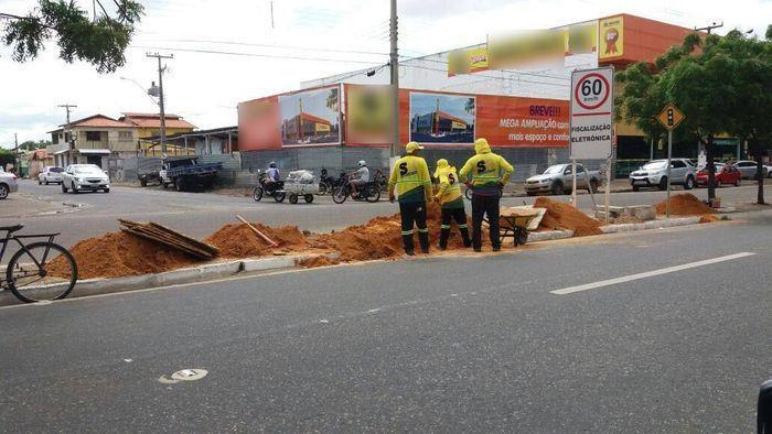 Canteiro central da BR-343 em Parnaíba começa a ser reconstruído - Imagem 1