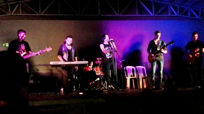 Banda Retrô dá um show em apresentação no Moto Fest em Piripiri - Imagem 2