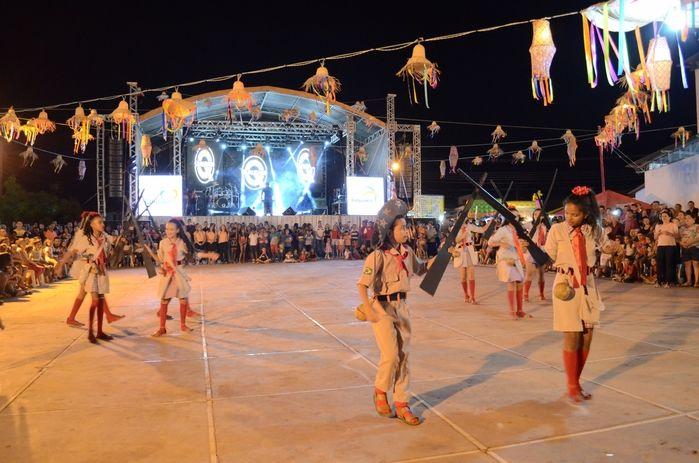 Educação Municipal realiza a quarta noite de atividades ao 63º - Imagem 54
