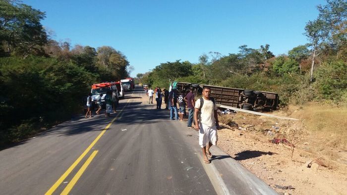 Mais um acidente envolvendo ônibus na BR 135 com vitimas fatais  - Imagem 1