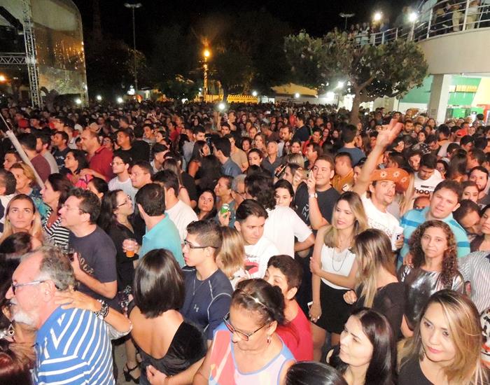 Público faz artistas se empolgarem pelo carisma nos shows  - Imagem 47