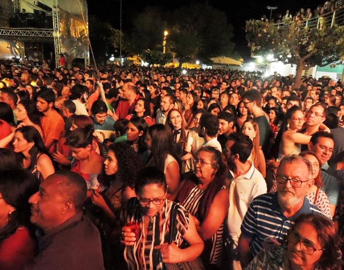 Público faz artistas se empolgarem pelo carisma nos shows  - Imagem 14