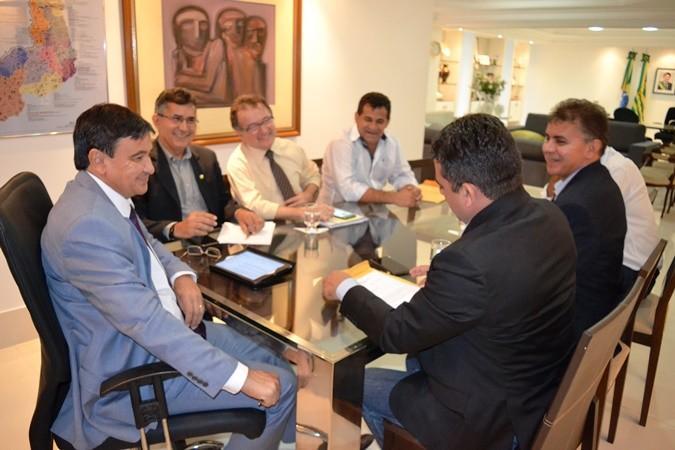 Governador libera 56 mil metros de calçamento para Campo Maior - Imagem 1