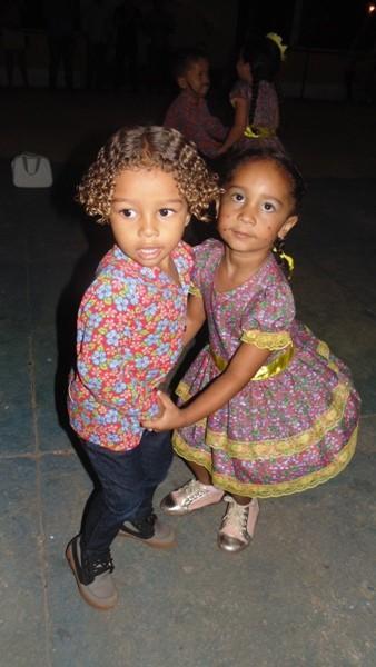 Crianças participam de apresentações na quadra de esporte  - Imagem 23