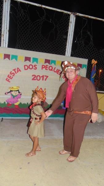 Crianças participam de apresentações na quadra de esporte  - Imagem 61