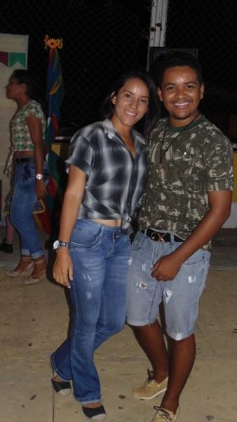 Crianças participam de apresentações na quadra de esporte  - Imagem 88