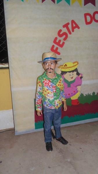 Crianças participam de apresentações na quadra de esporte  - Imagem 1