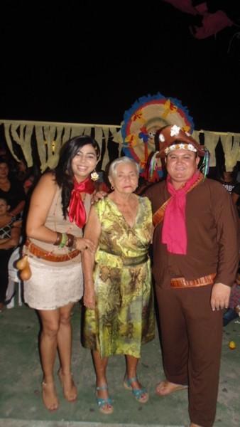 Crianças participam de apresentações na quadra de esporte  - Imagem 37