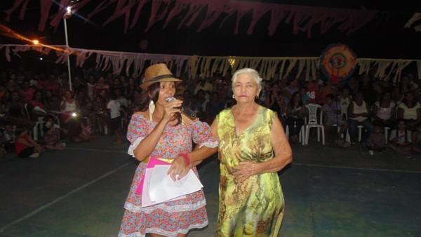 Crianças participam de apresentações na quadra de esporte  - Imagem 58