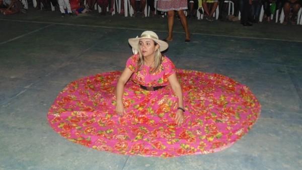 Crianças participam de apresentações na quadra de esporte  - Imagem 30