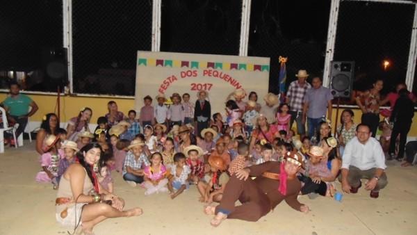 Crianças participam de apresentações na quadra de esporte  - Imagem 84