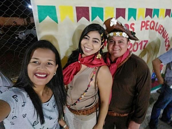 Crianças participam de apresentações na quadra de esporte  - Imagem 92