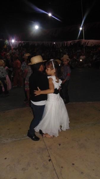 Crianças participam de apresentações na quadra de esporte  - Imagem 66