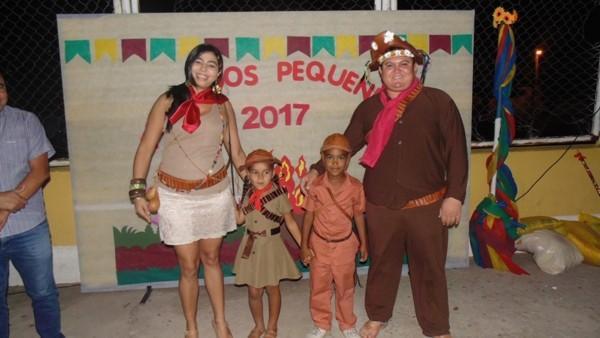 Crianças participam de apresentações na quadra de esporte  - Imagem 48