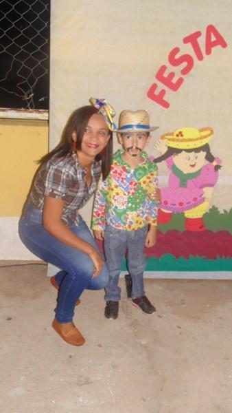 Crianças participam de apresentações na quadra de esporte  - Imagem 3