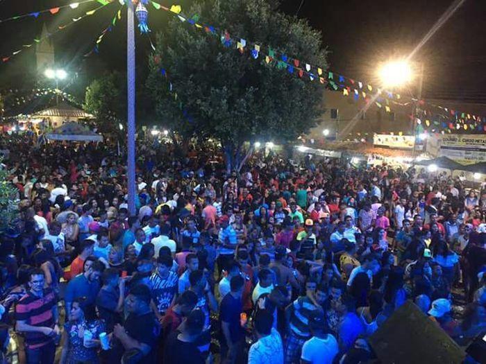 Taty Girl e Léo Cachorrão animaram a festa de 80 anos de São Pedro do Piauí (Crédito: Adriano Sousa)