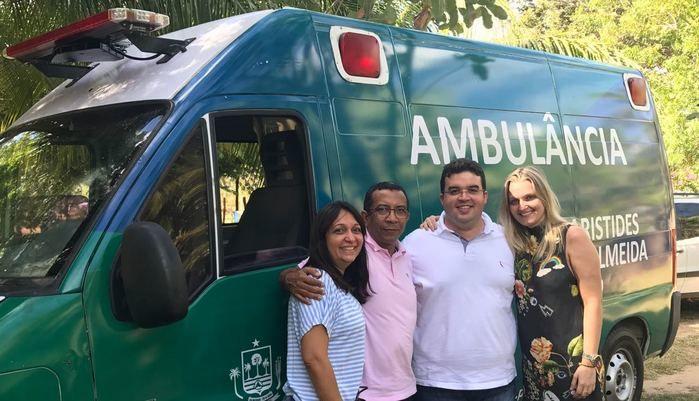 Ambulância reformada foi entregue à população. O contrato de compra de um novo veículo já foi assinado 