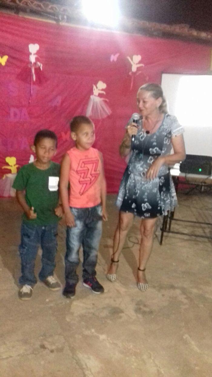 Alunos e professores promoveram belíssima festa para mães - Imagem 8