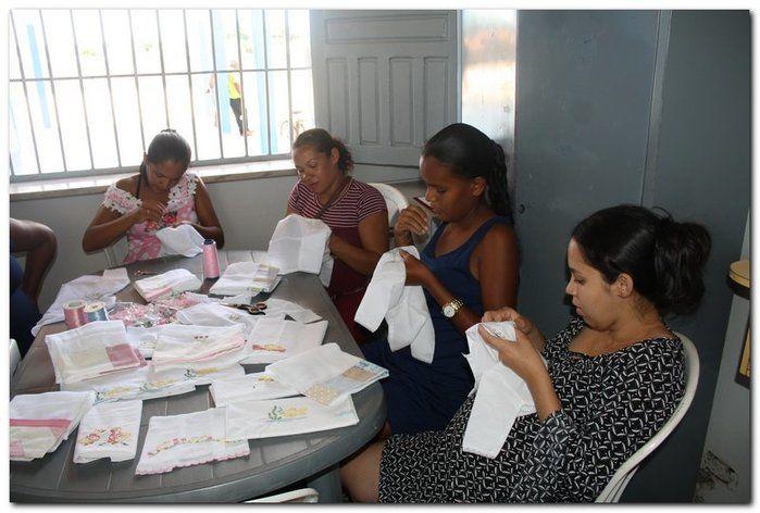 Cras realiza oficina de enxovais para o grupo de gestantes - Imagem 1