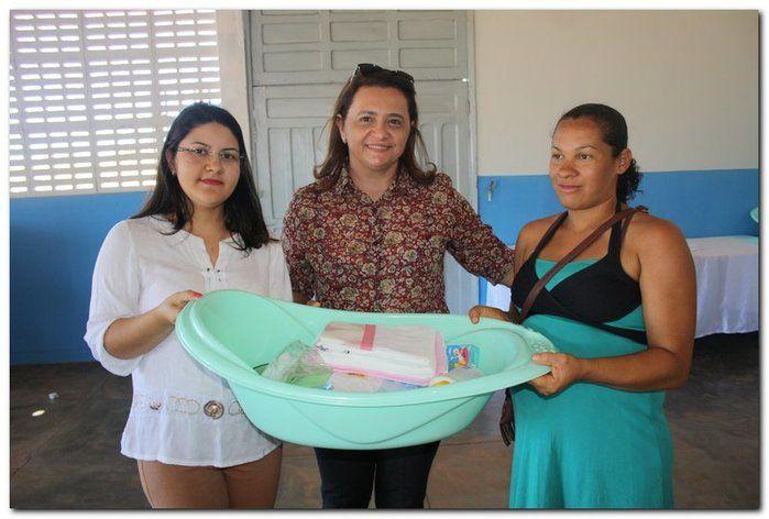Cras realiza oficina de enxovais para o grupo de gestantes - Imagem 19