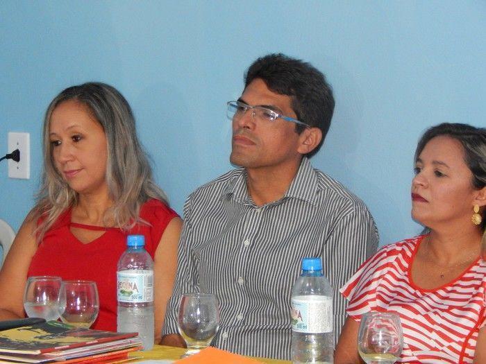 Vereador Ernando Mariano sua esposa e Secretária de Administração Profª Francineide  