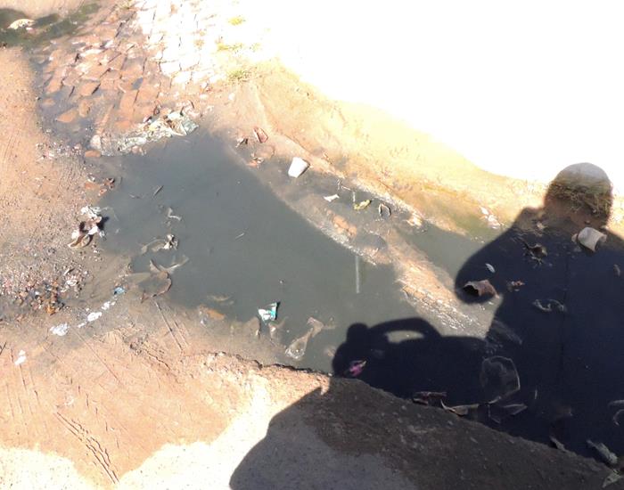 Município faz levantamento para retirar água poluída do meio da rua - Imagem 4