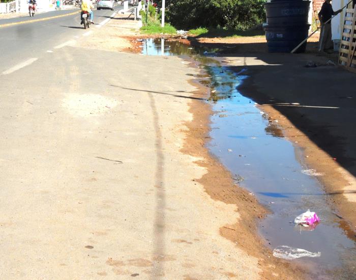 Município faz levantamento para retirar água poluída do meio da rua - Imagem 8
