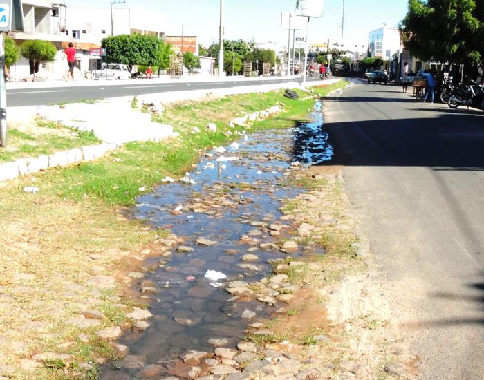 Município faz levantamento para retirar água poluída do meio da rua - Imagem 5